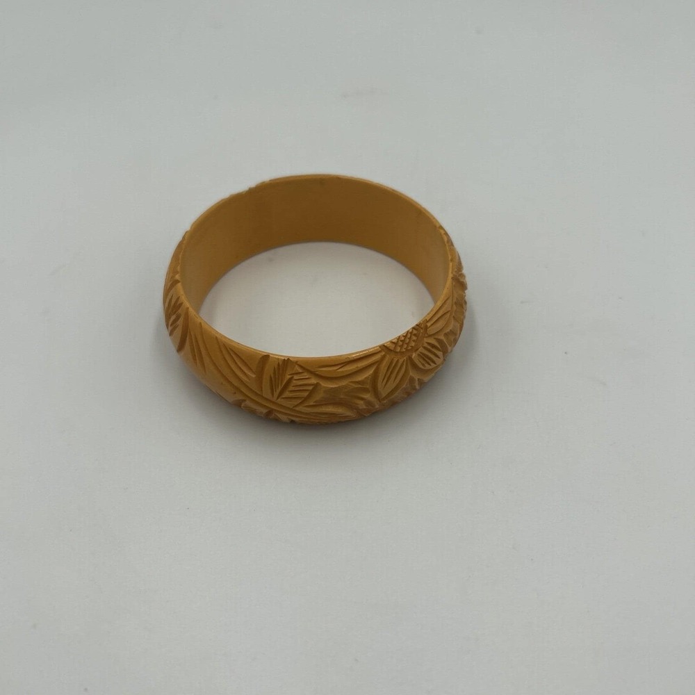 Carved Butterscotch Bakelite Bangle Bracelet Round Retro Theme